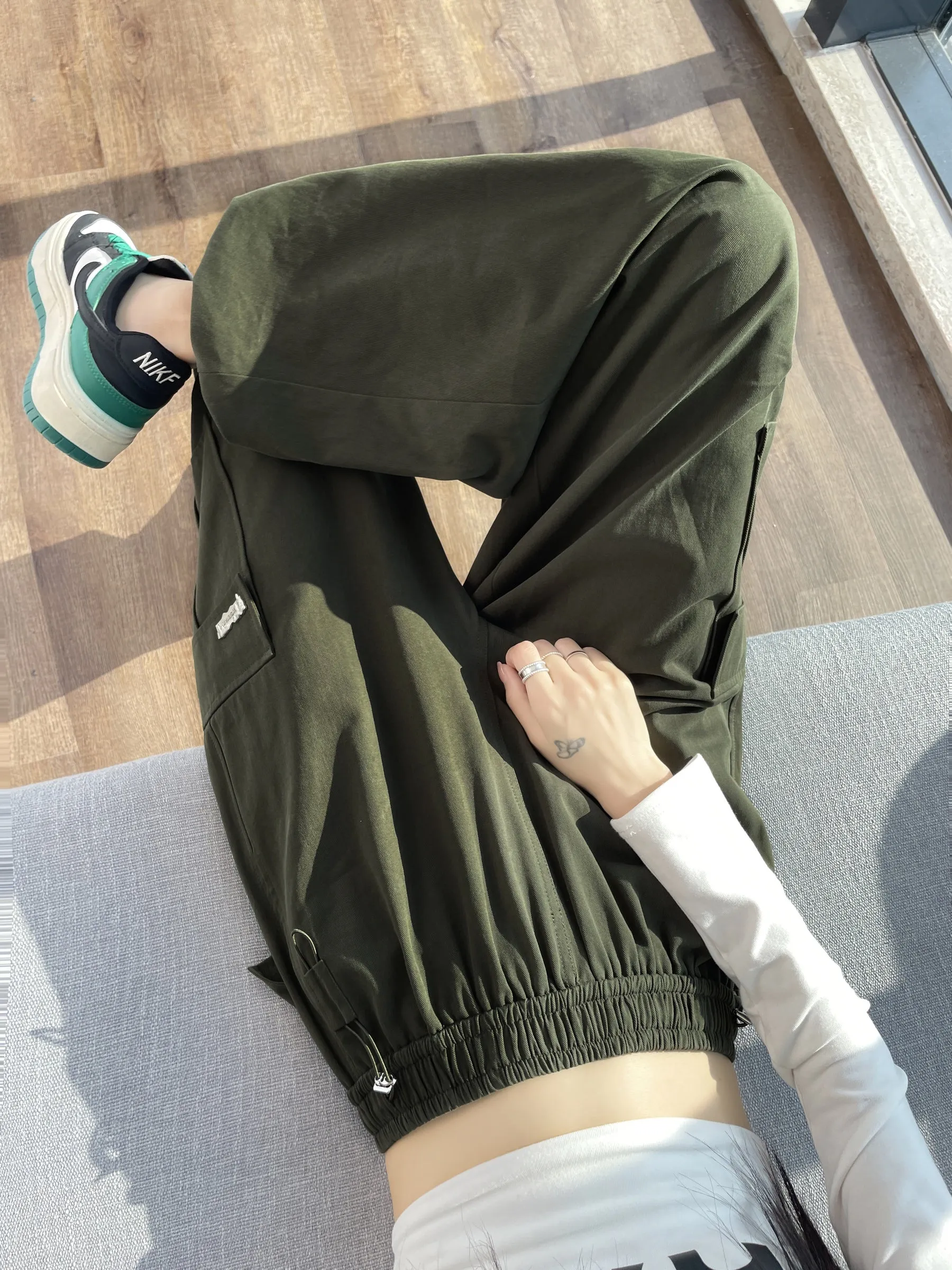 Breathable Solid Cargo Pants with Cinched Hems for Active Women