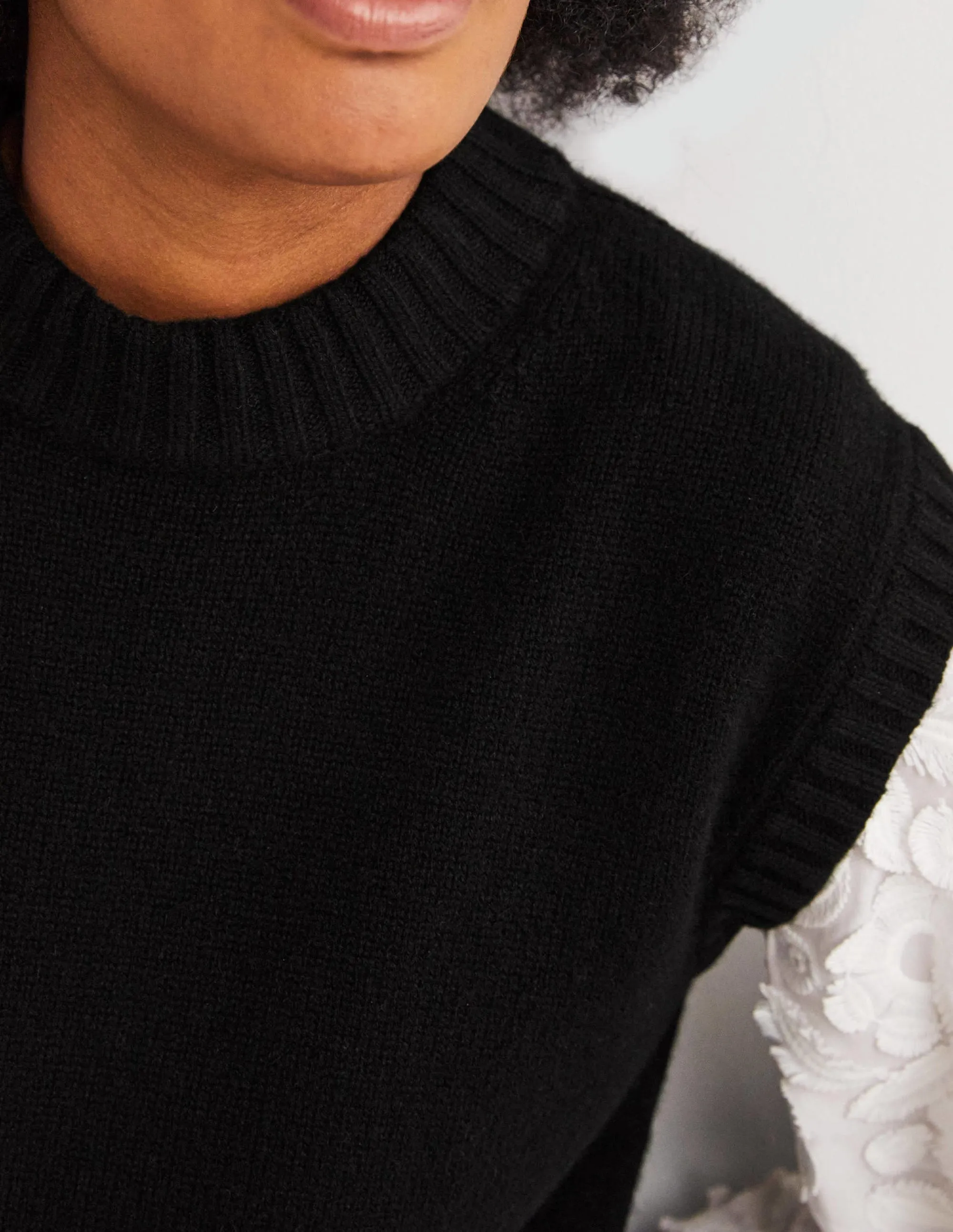 Chunky Cashmere Crew Neck Tank-Black