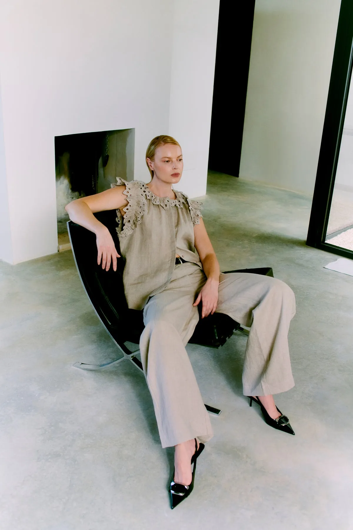 CMNATULI - LINEN PANTS IN BEIGE