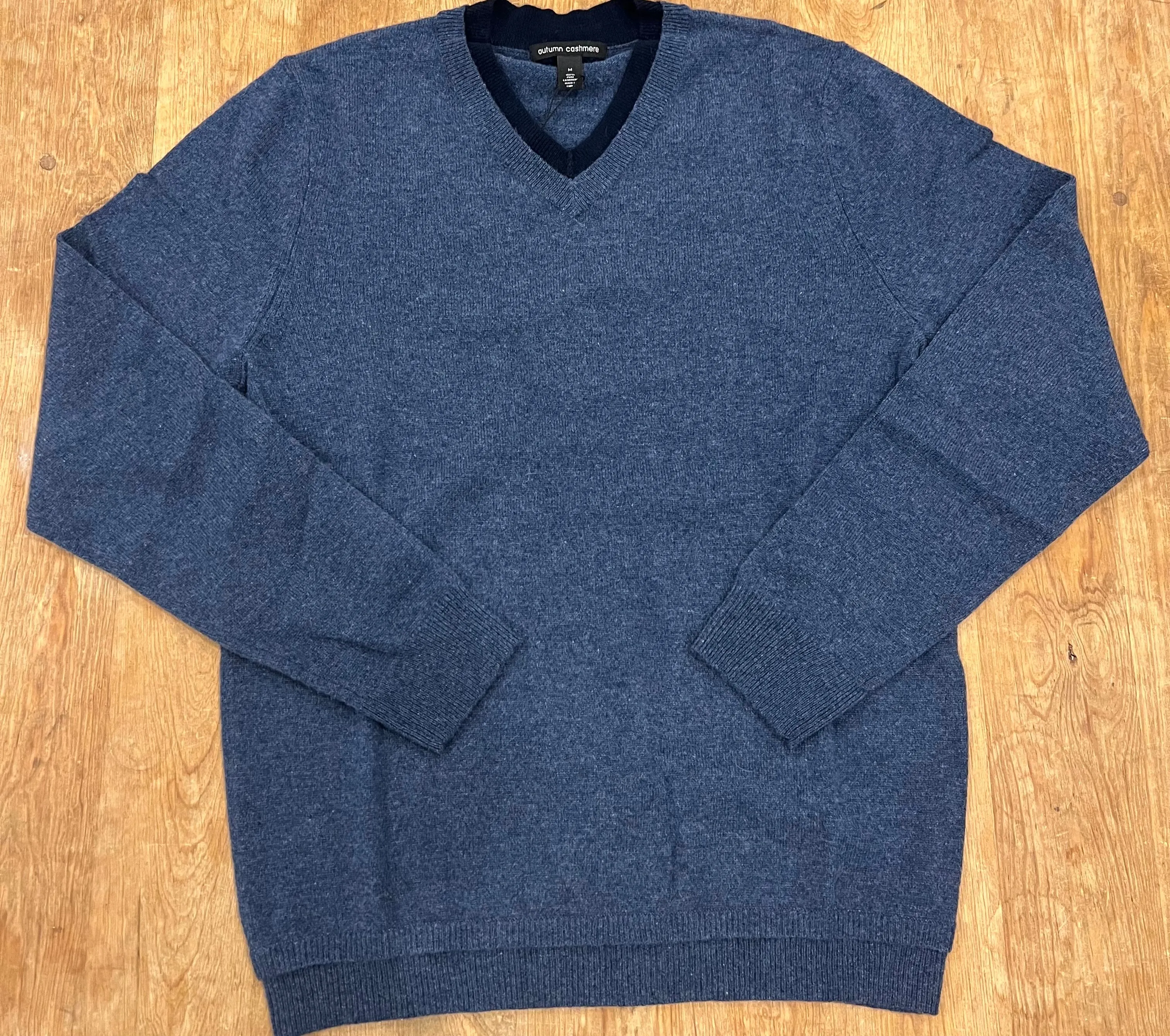 double v w/colorblock neck
