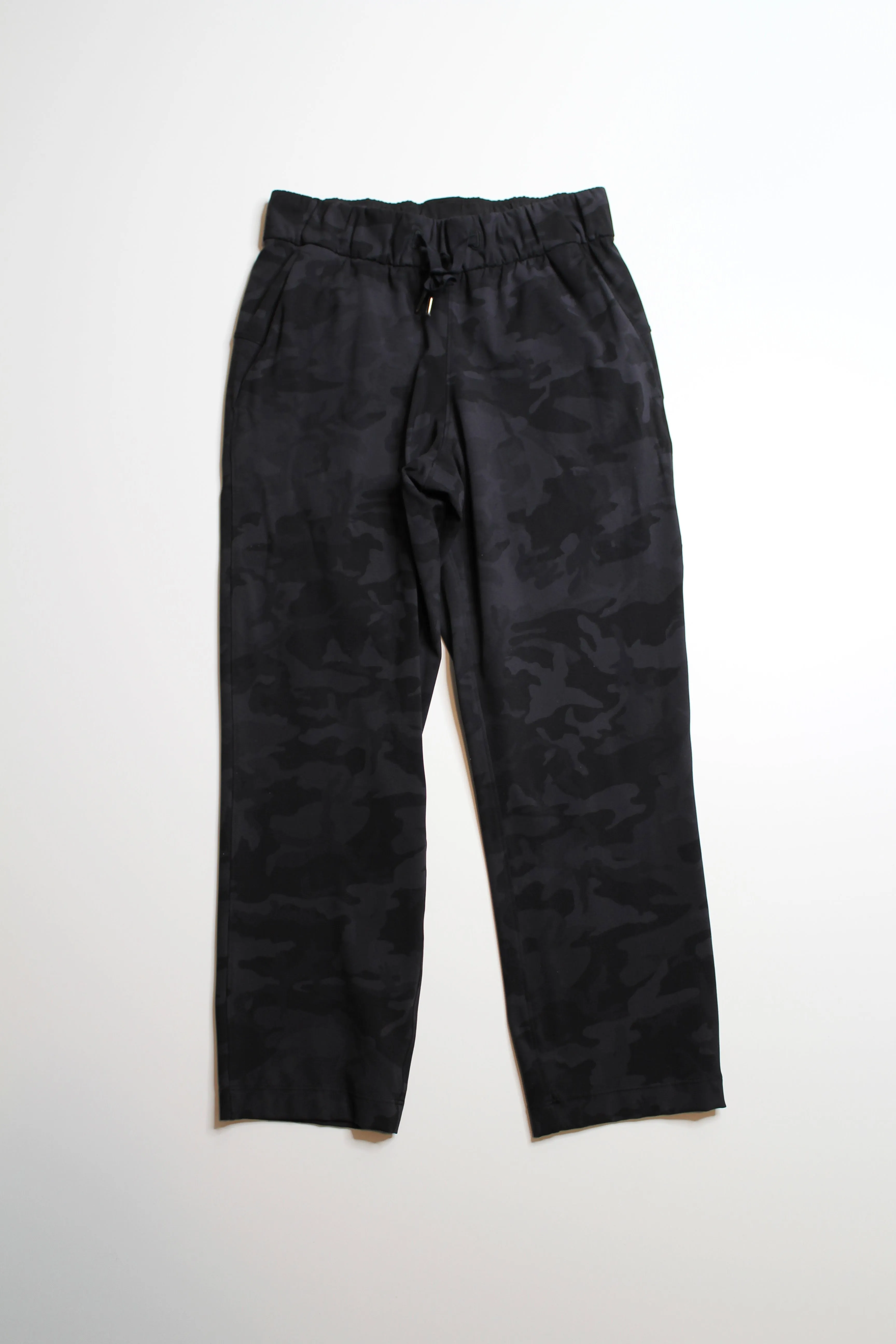 Lululemon 365 heritage camo ‘on the fly’ crop, size 2 (23”) *full on luxtreme (fits 2/4)