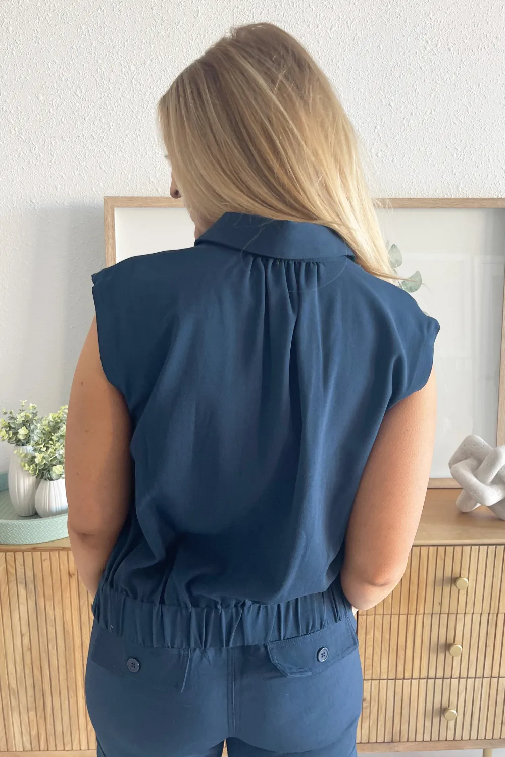 Sleeveless Cropped Shirt w/ Elastic Waist