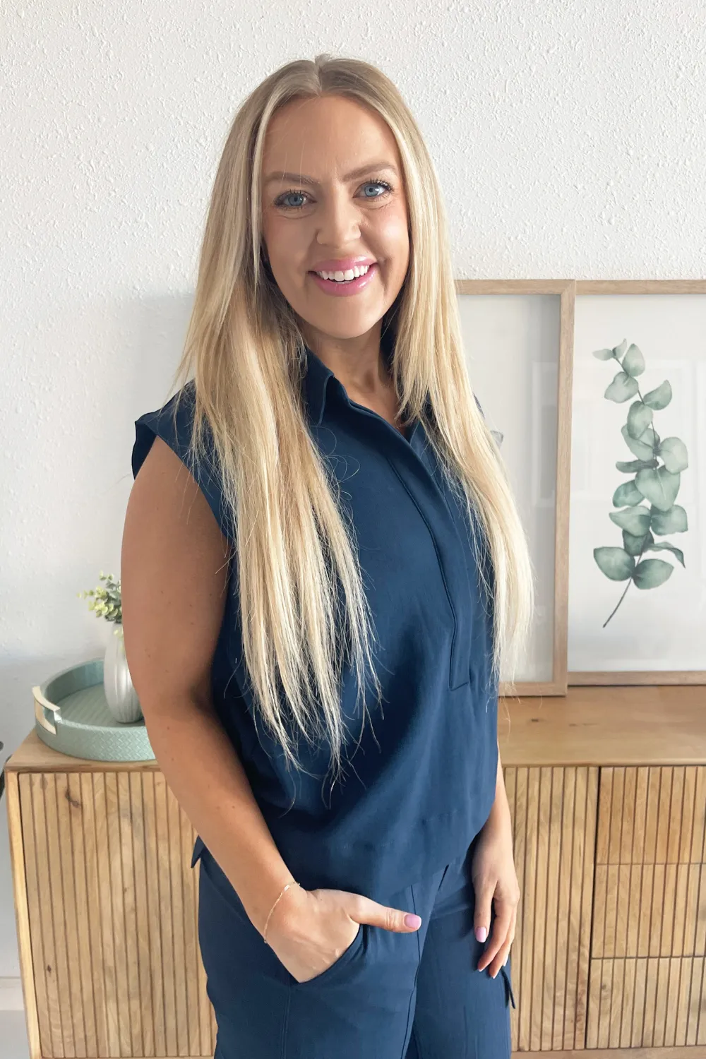Sleeveless Cropped Shirt w/ Elastic Waist