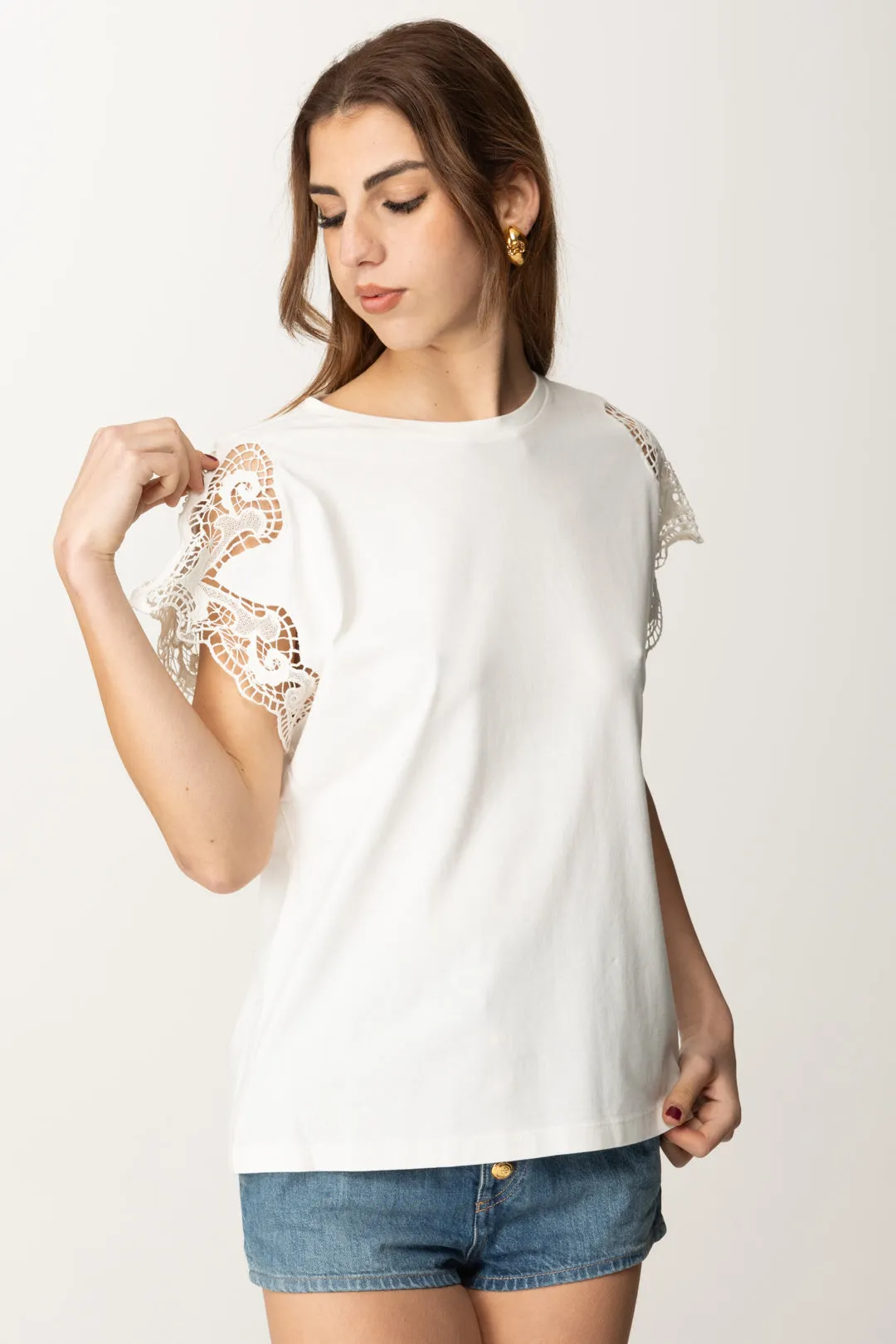 T-shirt con Maniche In Pizzo e Taglio Fluido
