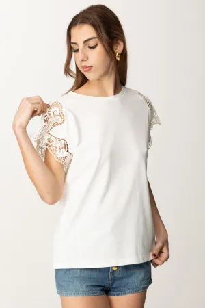 T-shirt con Maniche In Pizzo e Taglio Fluido