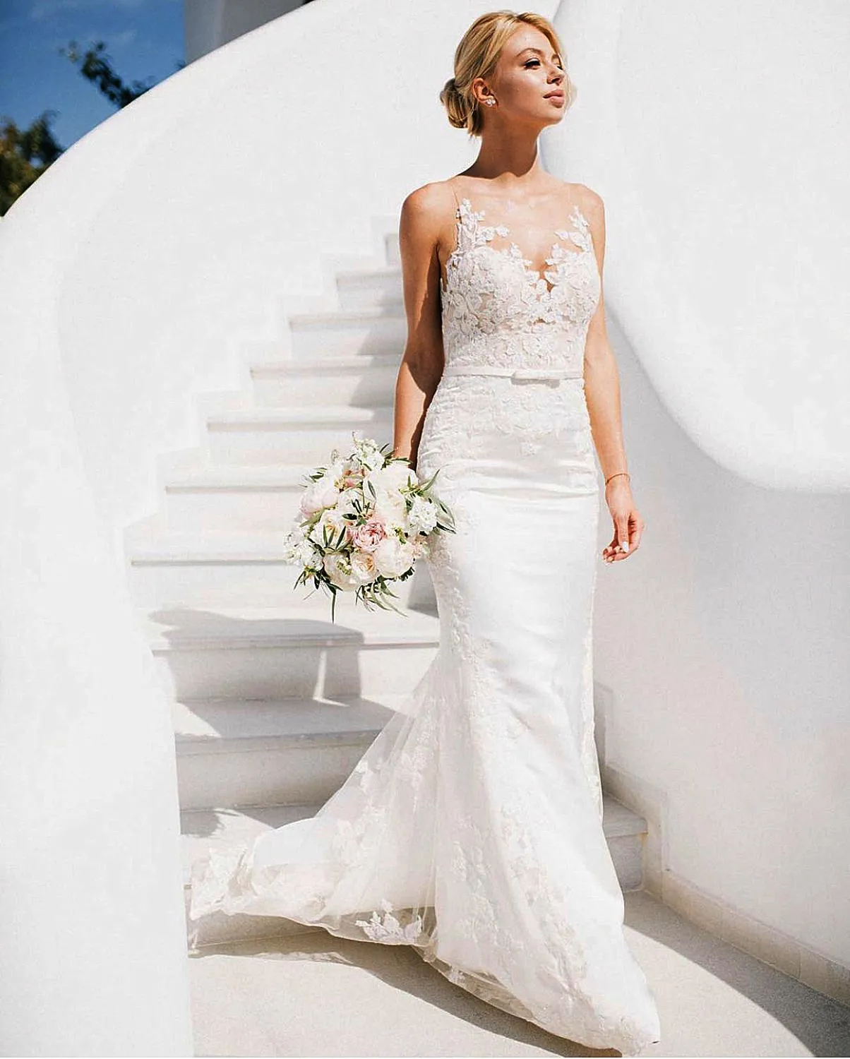 Wedding Dress Mermaid V-Neck Tank Lace Appliques Sashes Bow Backless Sleeveless Floor Length Sweep Train Gorgeous Bride Gown New