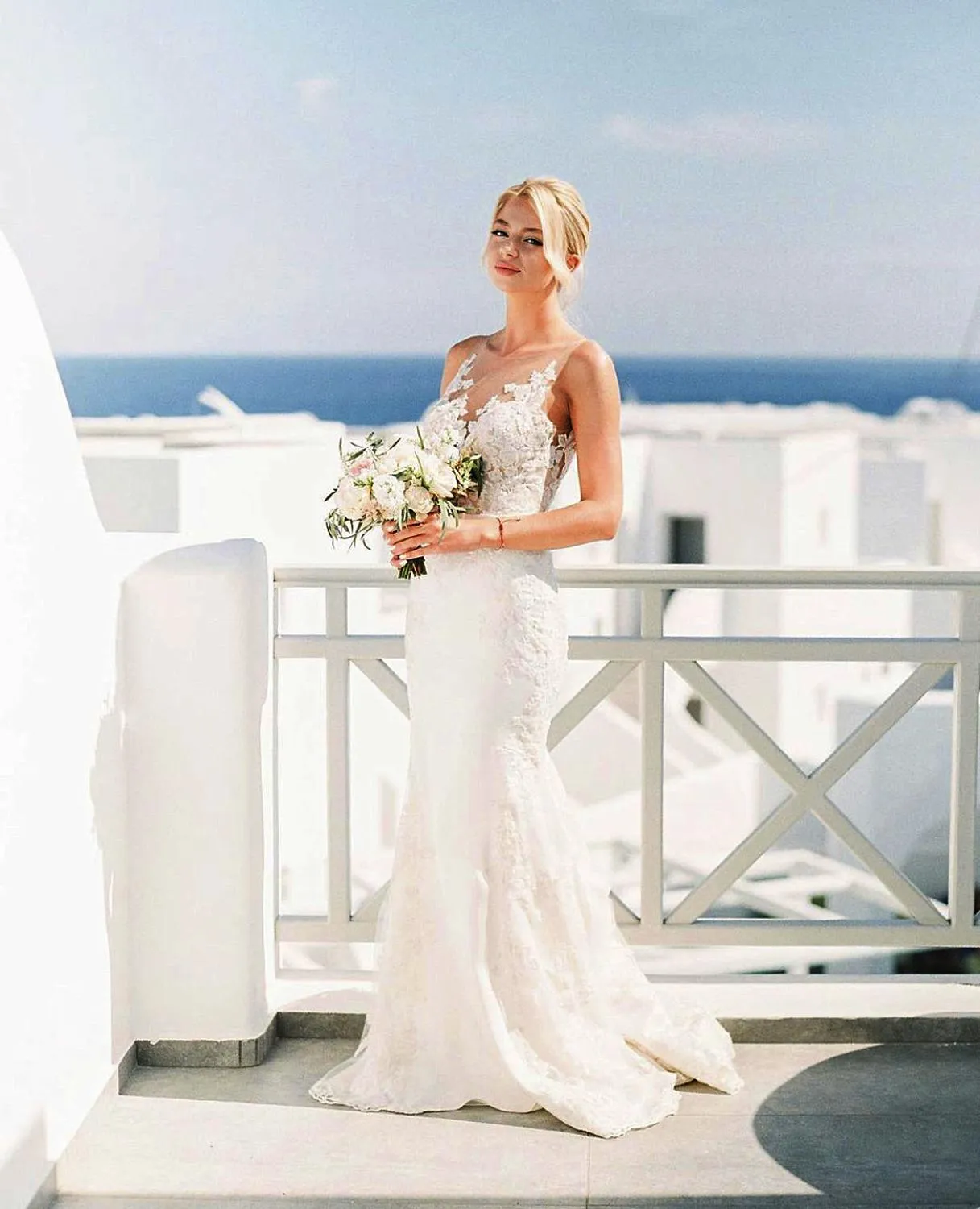Wedding Dress Mermaid V-Neck Tank Lace Appliques Sashes Bow Backless Sleeveless Floor Length Sweep Train Gorgeous Bride Gown New
